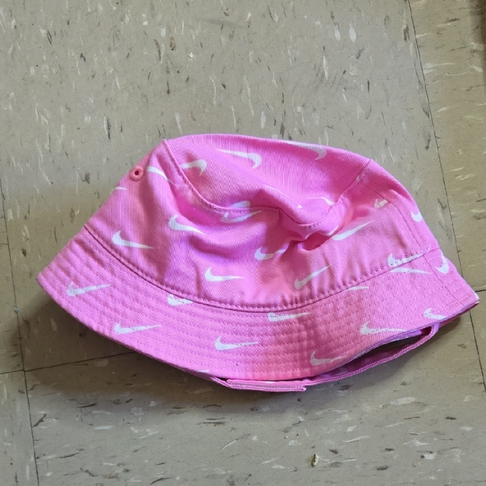 Nike Kids Pink Bucket Hat - Picture 2 of 3